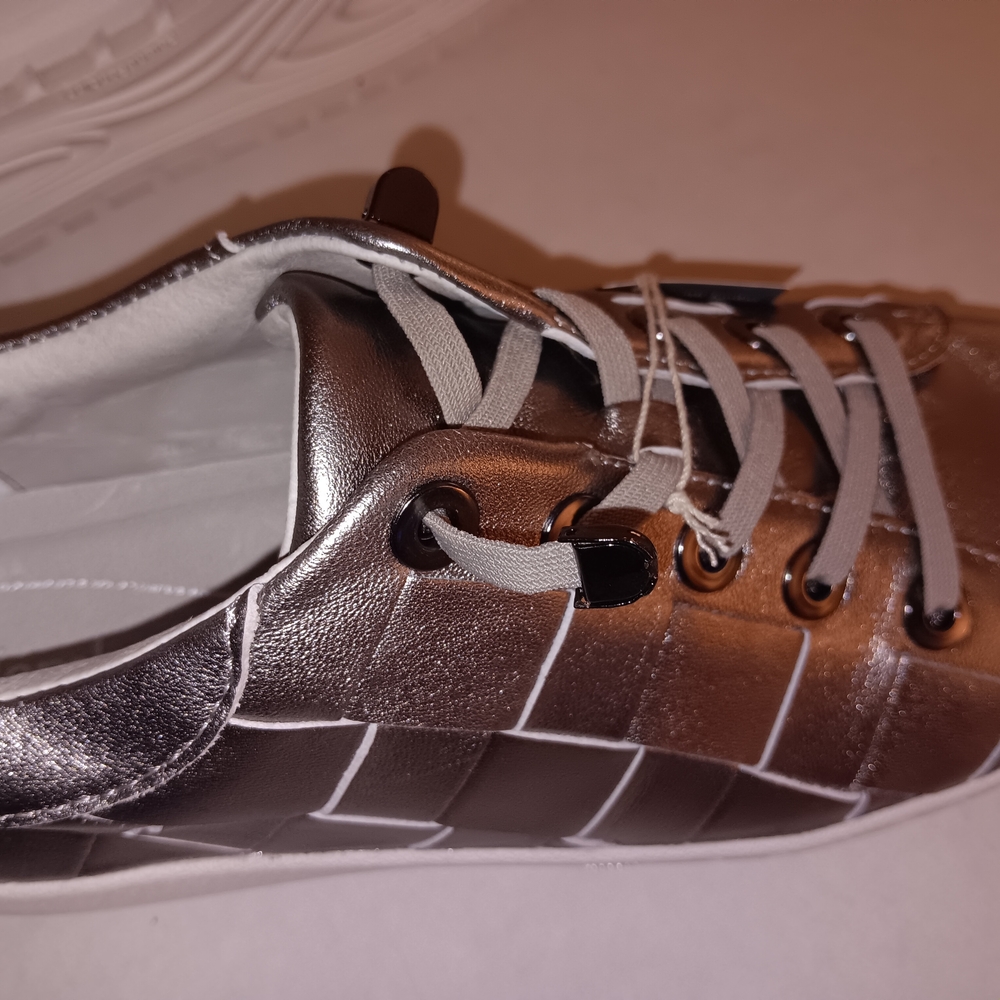 Jambu Shiny Silver Lace-Up Leather Sneakers Sz 8M NWOT - Picture 10 of 10